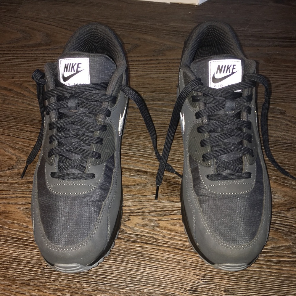 NIKE AIR MAX 90 ESSENTIAL